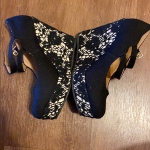 Wedge shoes